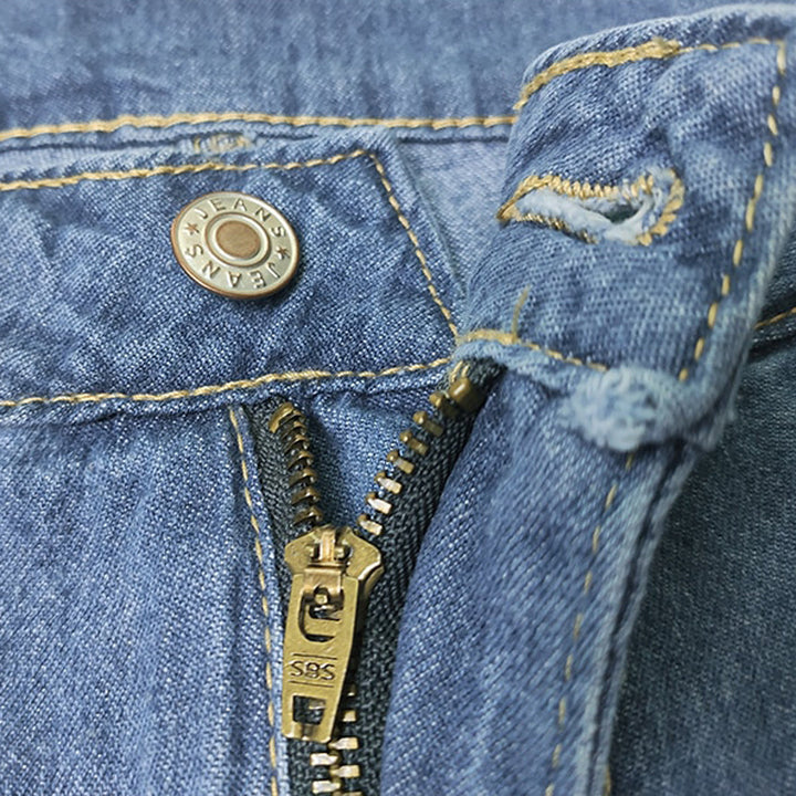 Pantaloni jeans blu da donna, taglio ampio per un comfort ottimale, perfetti per ogni giorno.