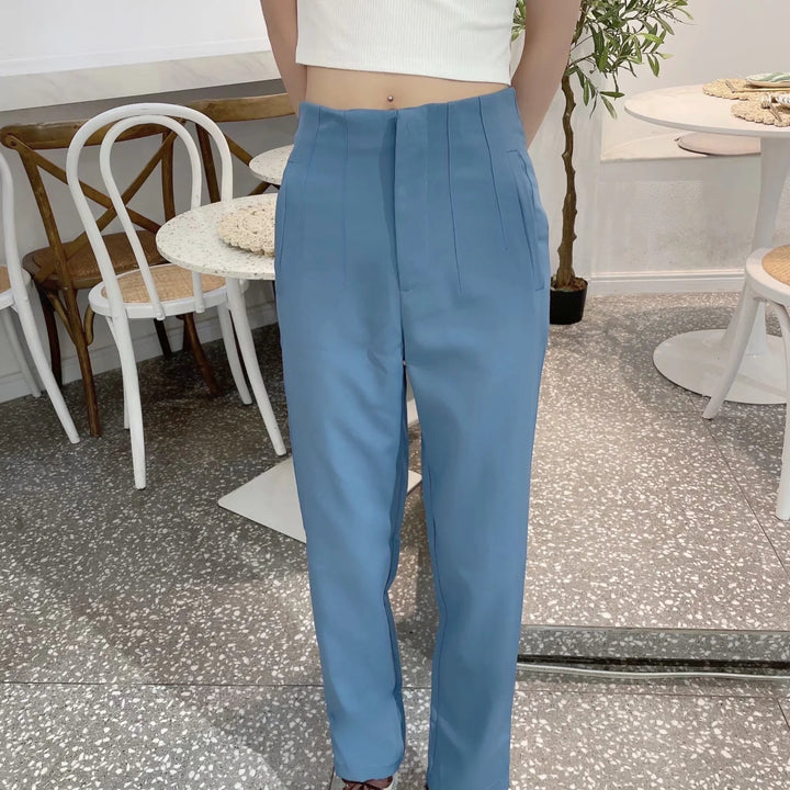Pantaloni donna a vita alta in lino, design minimal ed elegante. Comfort per ogni taglia, anche grandi.
