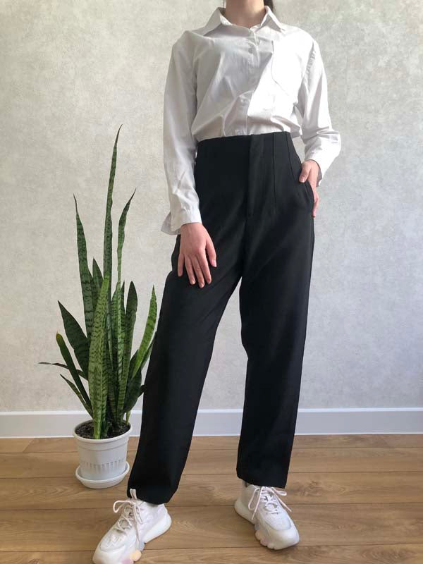 Pantaloni slim da donna in lino, vita alta, comodi e versatili per look casual o ufficio. Colori vari.