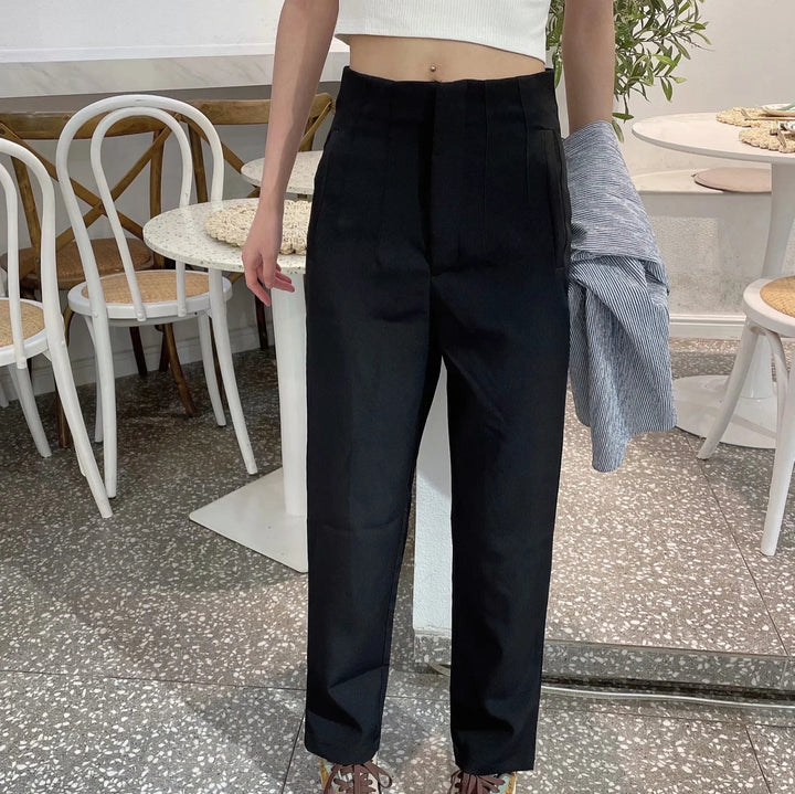 Pantaloni eleganti in lino da donna a vita alta, stile minimal. Perfetti per outfit ufficio formali.