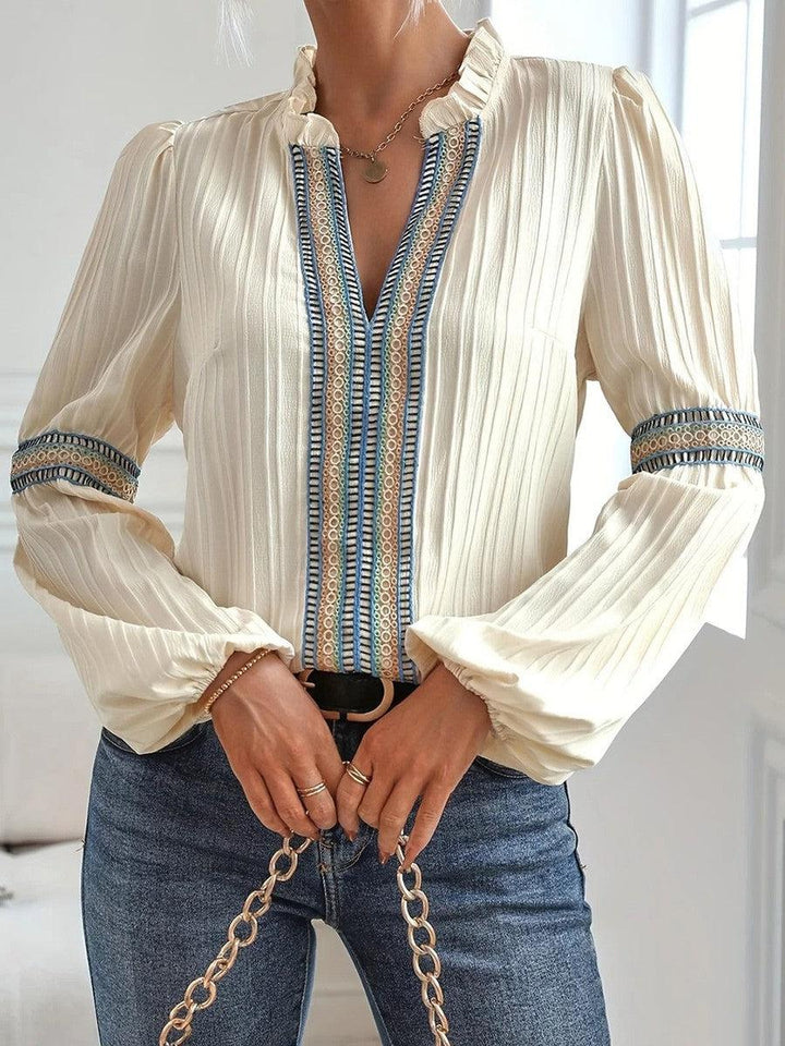 Top elegante da donna, blusa vintage chic a maniche lunghe. Stile versatile per look diurni o serali.