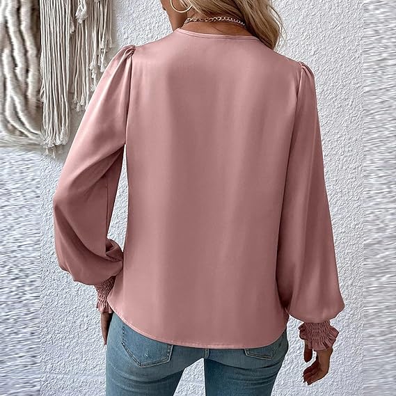 Camicetta da ufficio primaverile, blusa business versatile. Look formale e sofisticato per la donna moderna.
