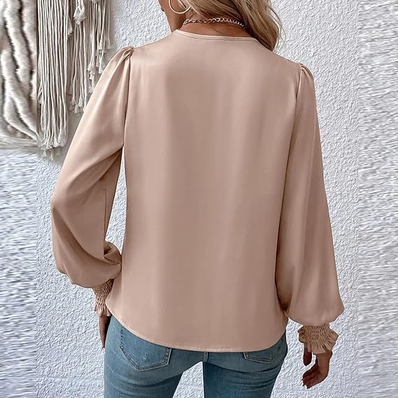 Camicetta donna sofisticata, ideale per look formali o casual-chic. Blusa elegante e versatile per ogni stagione.