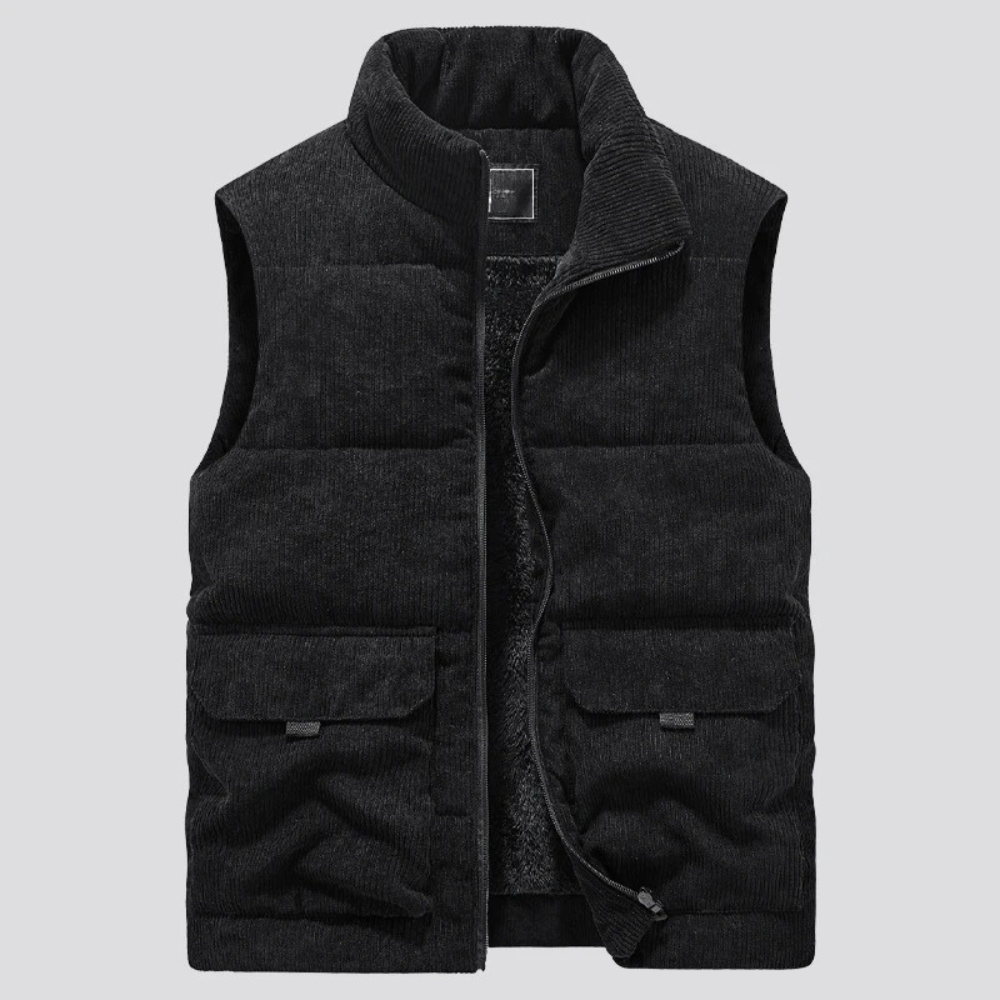 Elegante gilet uomo invernale nero, verde o camel. Caldo e versatile per un look sofisticato di abbigliamento maschile.