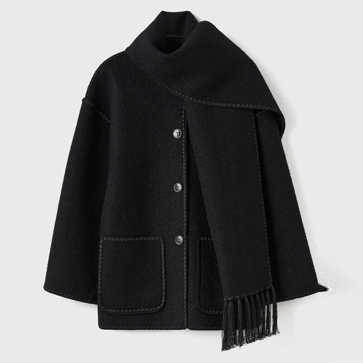 Giacca invernale donna elegante con collo a scialle. Cappotto lungo classico per comfort e stile autunno/inverno.