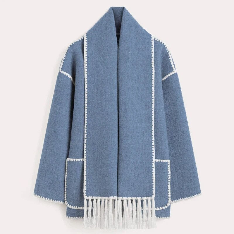 Cappotto donna classico con collo a scialle. Giacca lunga elegante per un look raffinato e comfort invernale.