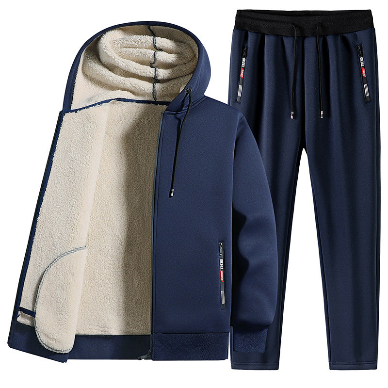 Tuta termica invernale da uomo in morbido pile. Completo caldo con giacca full zip e pantaloni per massimo comfort nel freddo.
