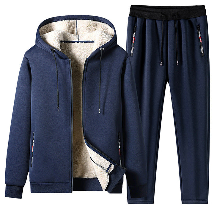 Dettaglio completo termico uomo: giacca invernale in pile con zip e tasche. Tessuto caldo e confortevole per l'autunno.