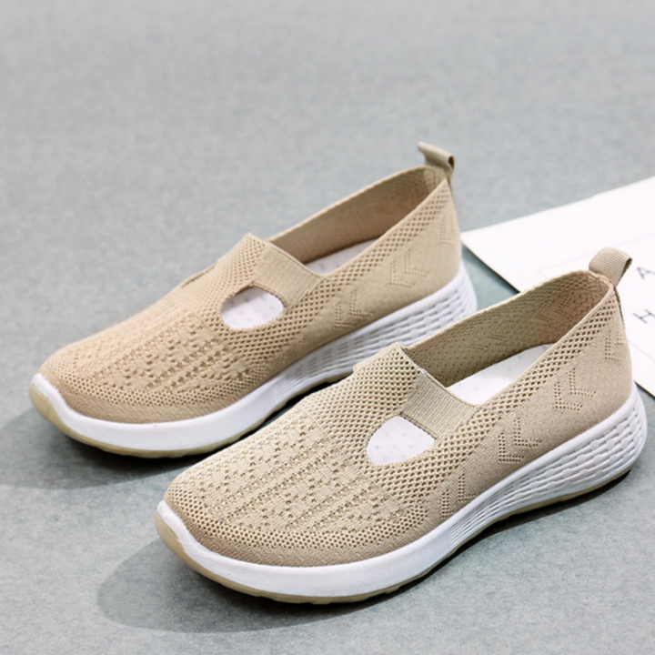 Sneakers donna slip-on senza lacci, ideali per camminata, offrono supporto arco e vestibilità larga.