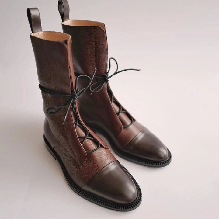 Stivaletti neri donna con tacco basso, ideali per l'autunno. Calzature comfort per stile casual-elegante.