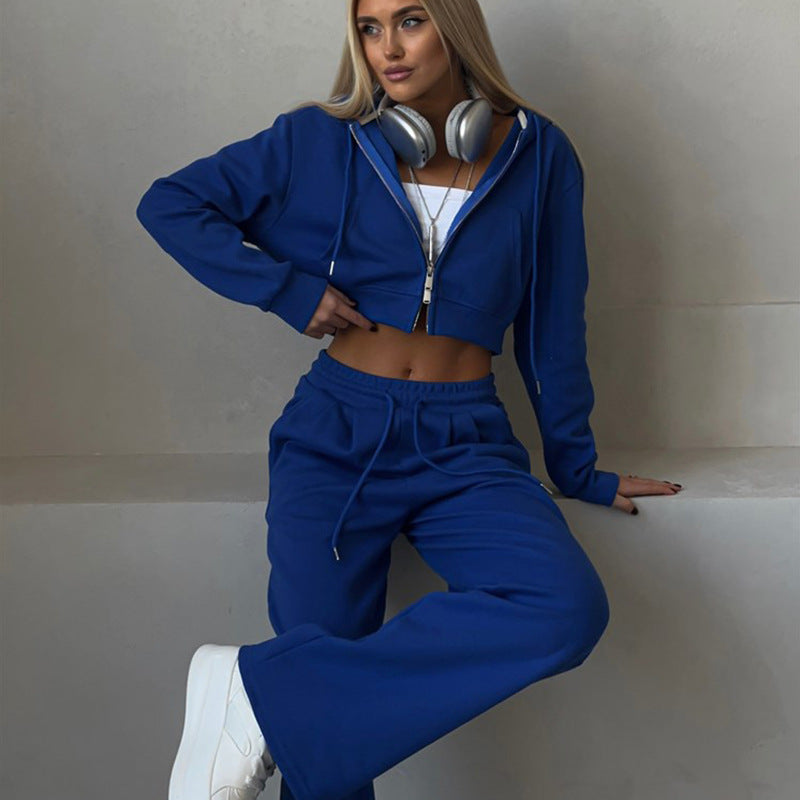 Tuta sportiva donna crop per primavera, completo casual due pezzi con cardigan e pantaloni. Abbigliamento comodo e trendy.