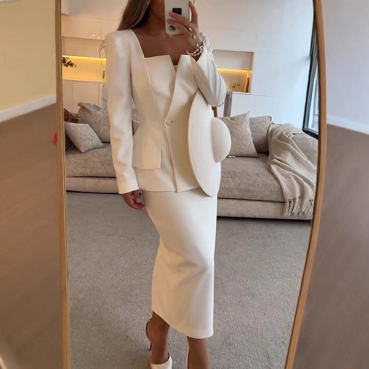Completo femminile due pezzi con top manica lunga e gonna midi. Abbigliamento elegante per ogni stagione.