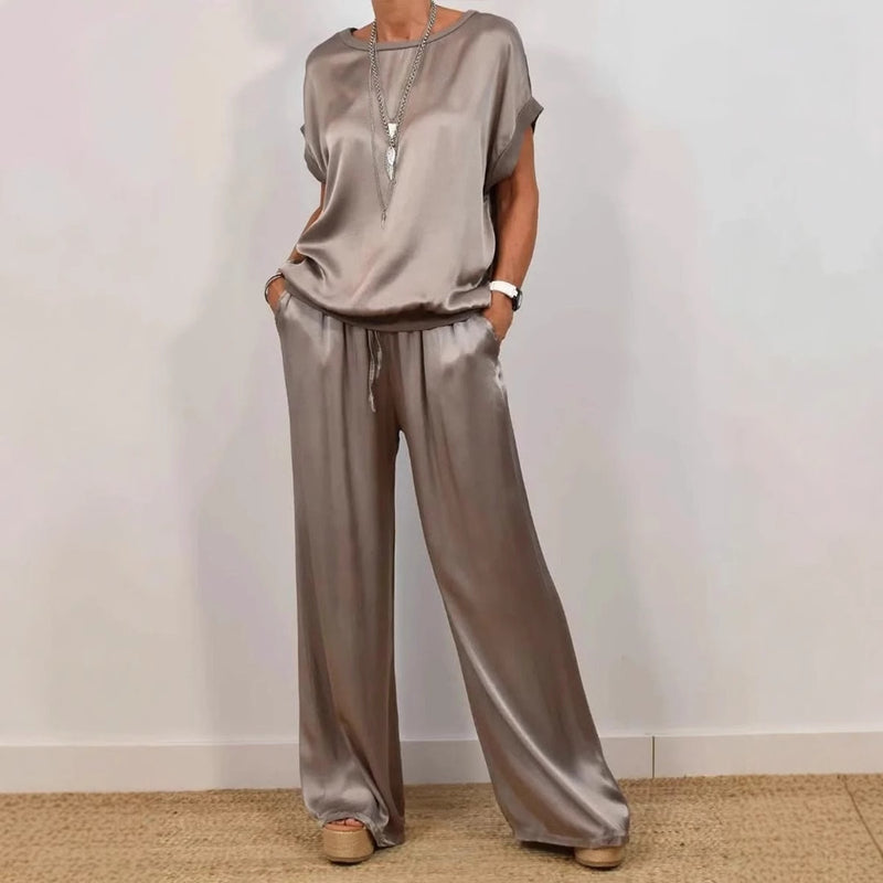 Completo donna due pezzi elegante: camicia ampia e pantaloni a gamba larga. Perfetto per look versatili tutto l'anno.