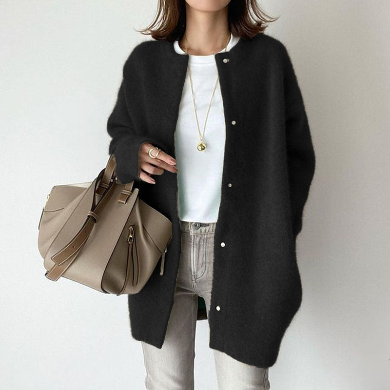 Moda cardigan donna autunnale con dettagli effetto scamosciato, perfetto per look casual chic.
