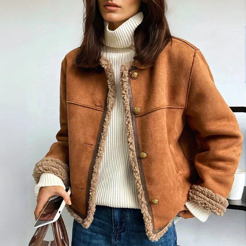 Giacca invernale da donna elegante marrone con bottoni, calda e alla moda, perfetta capospalla per l'inverno.