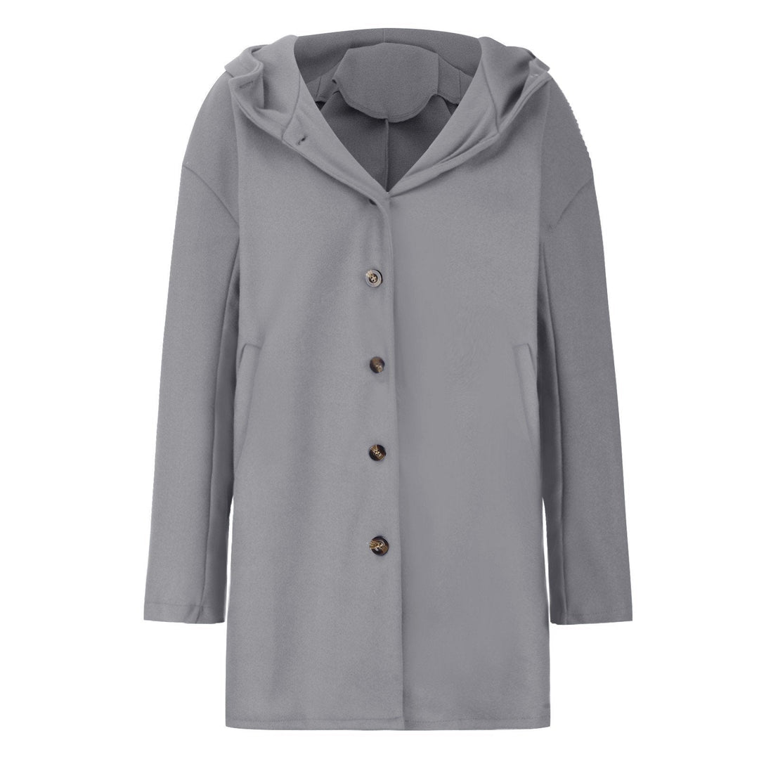 Cappotto donna di moda per autunno/inverno, classico ed elegante, con bottoni decorativi e ampie tasche.