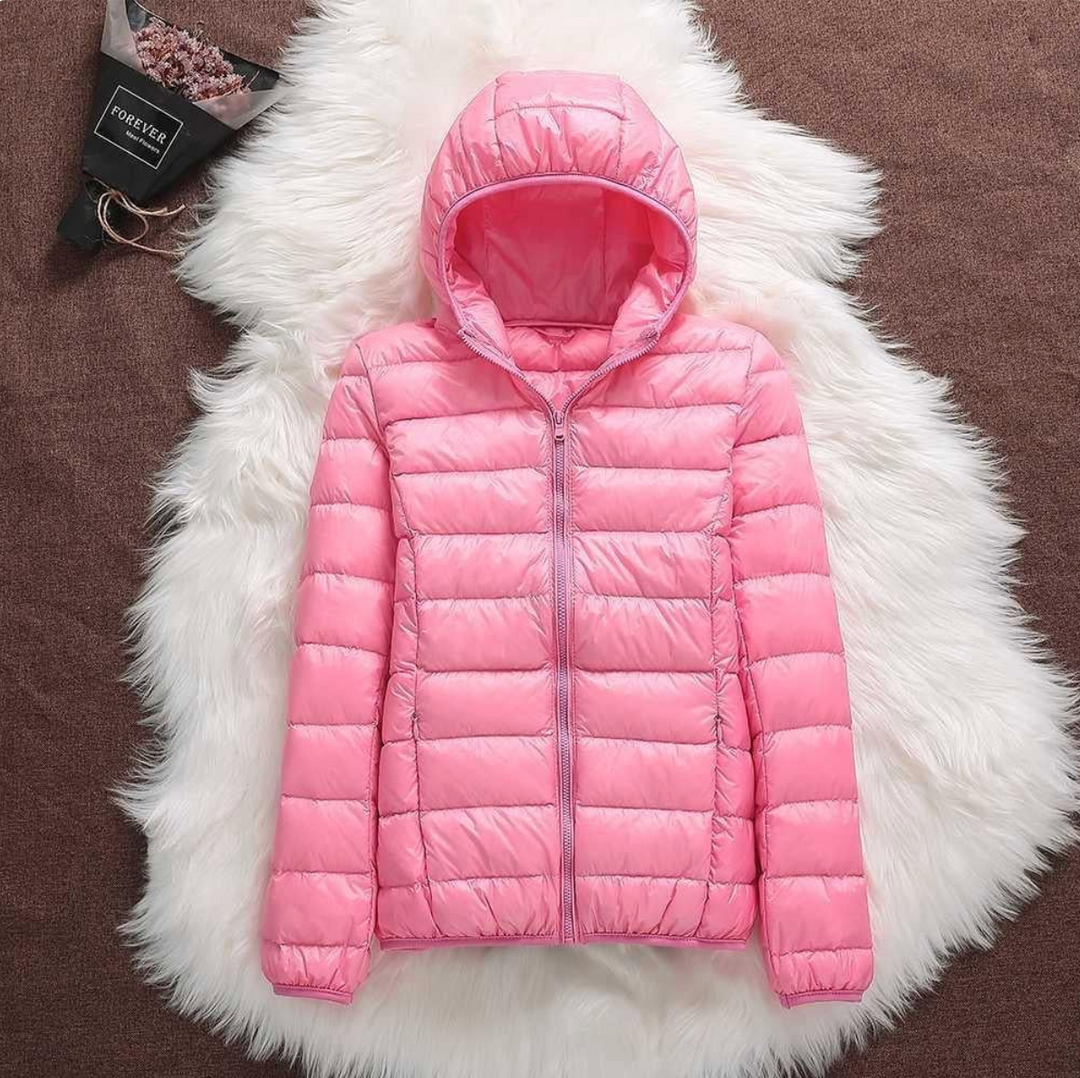 Giacca invernale donna impermeabile per proteggerti dal freddo. Leggera, comoda e di tendenza per il tuo look casual.