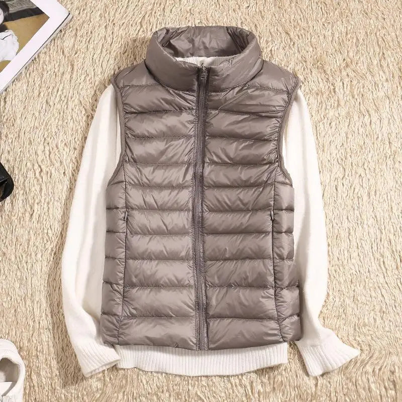 Gilet autunnale da donna, imbottito e leggero, ideale per comfort e moda.