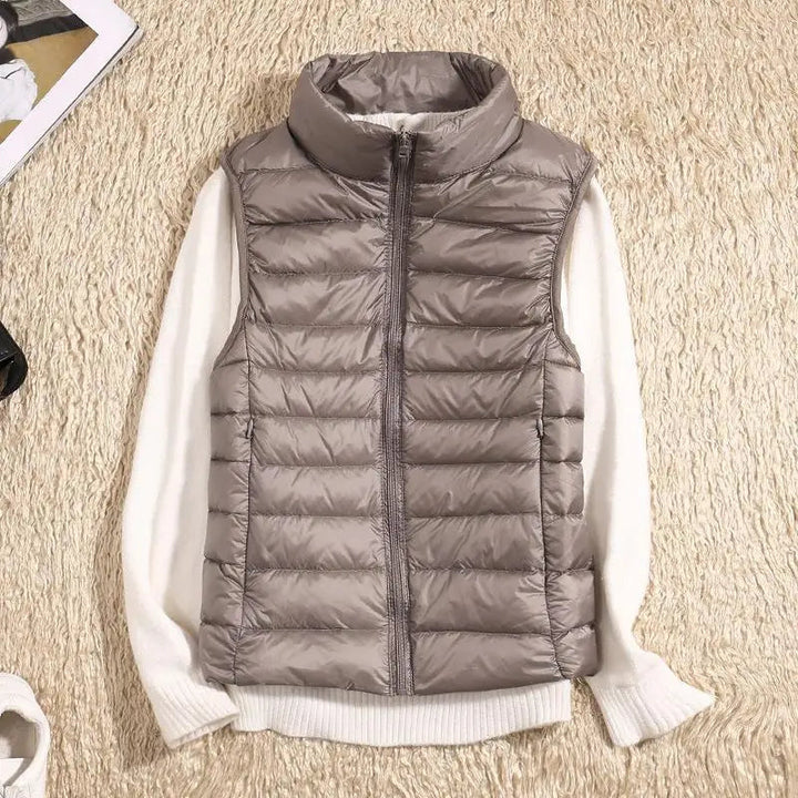 Gilet autunnale da donna, imbottito e leggero, ideale per comfort e moda.