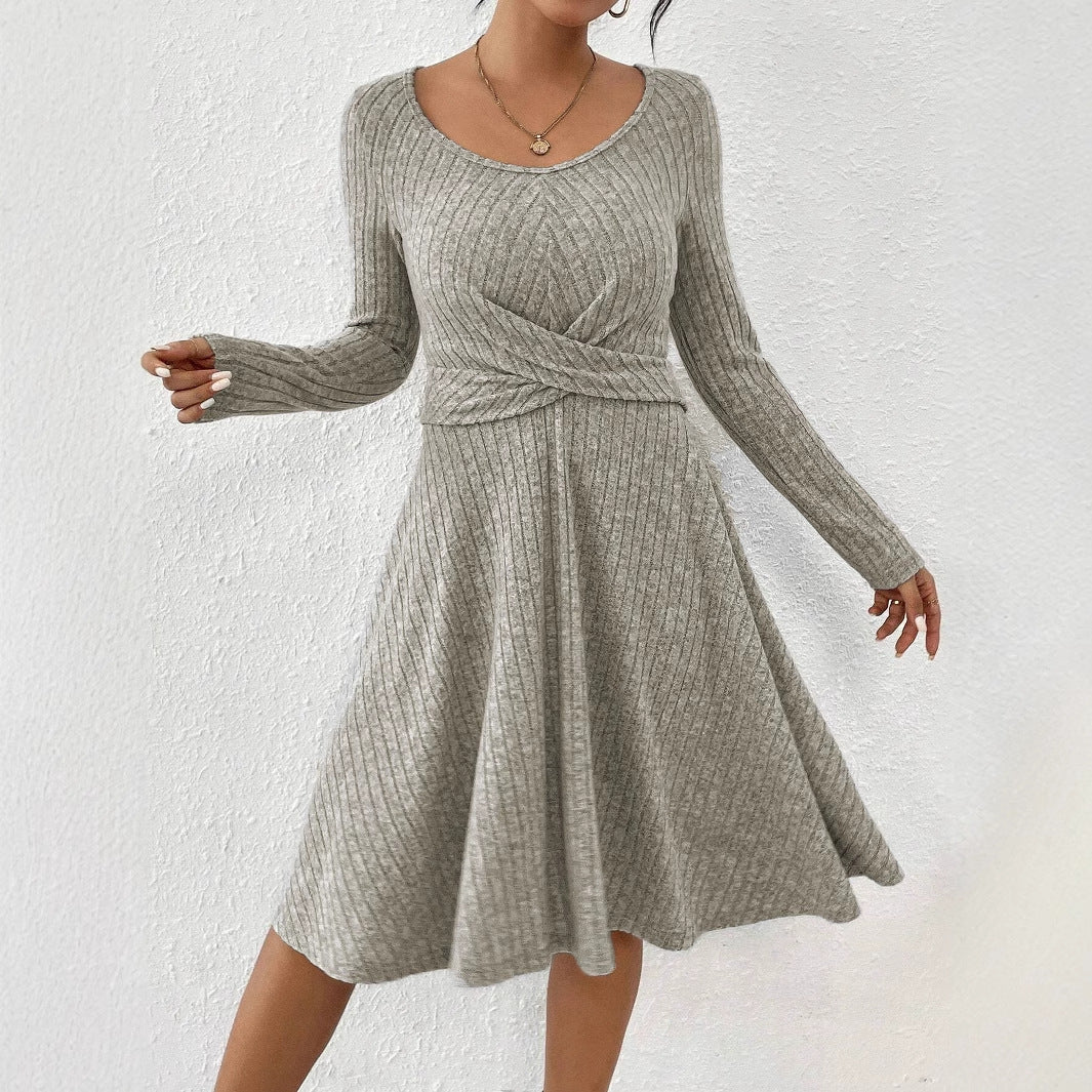 Abito donna a righe, maniche lunghe, vestibilità pullover. Un capo di moda femminile versatile per look casual.