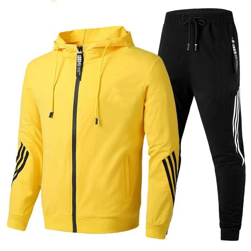 Felpa con cappuccio per tuta uomo sportiva, design casual e moderno. Ideale per un look athleisure confortevole.