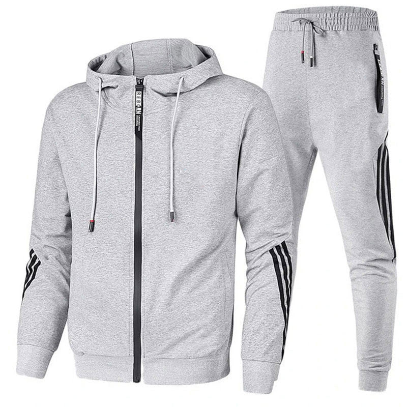 Uomo indossa tuta sportiva casual athleisure, ideale per tempo libero, relax o attività quotidiane con stile.