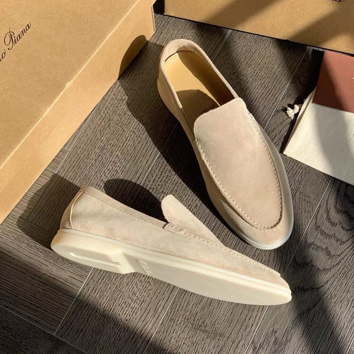 Mocassini uomo slip-on comodi e versatili, ideali per guida e look casual eleganti, stile moda.
