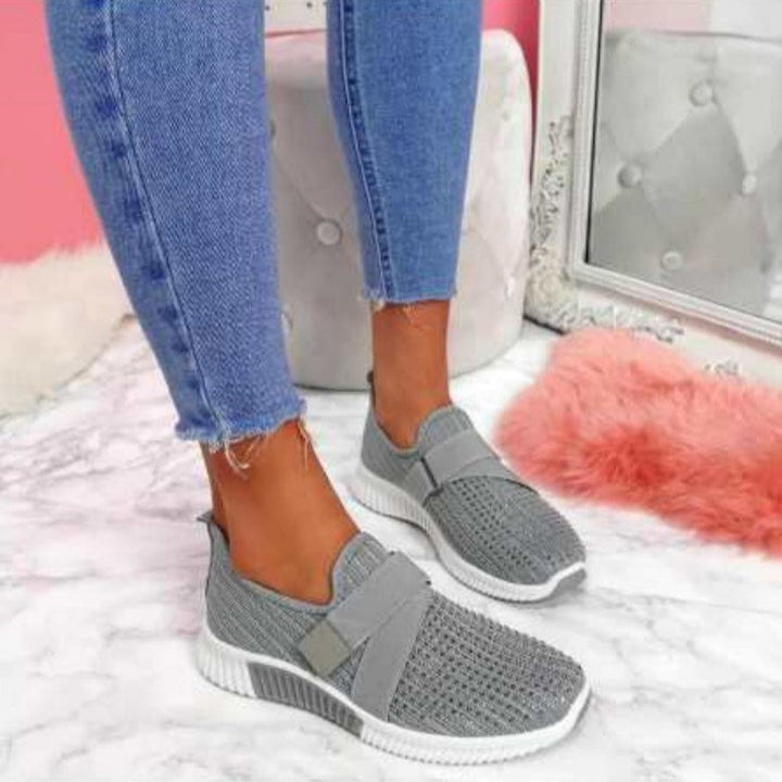 Sneakers donna basse colorate, design slip-on casual per primavera/estate. Comfort e stile per ogni giorno, punta tonda.
