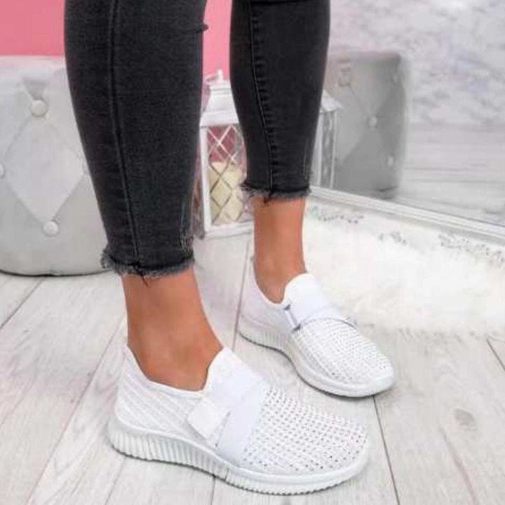 Scarpe donna sneakers basse, comode e colorate. Stile casual slip-on senza lacci, punta tonda per passeggio quotidiano.