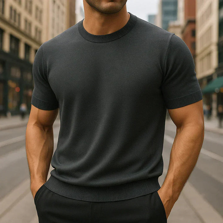 T-shirt uomo a manica corta, vestibilità slim, perfetta per un outfit casual e alla moda.