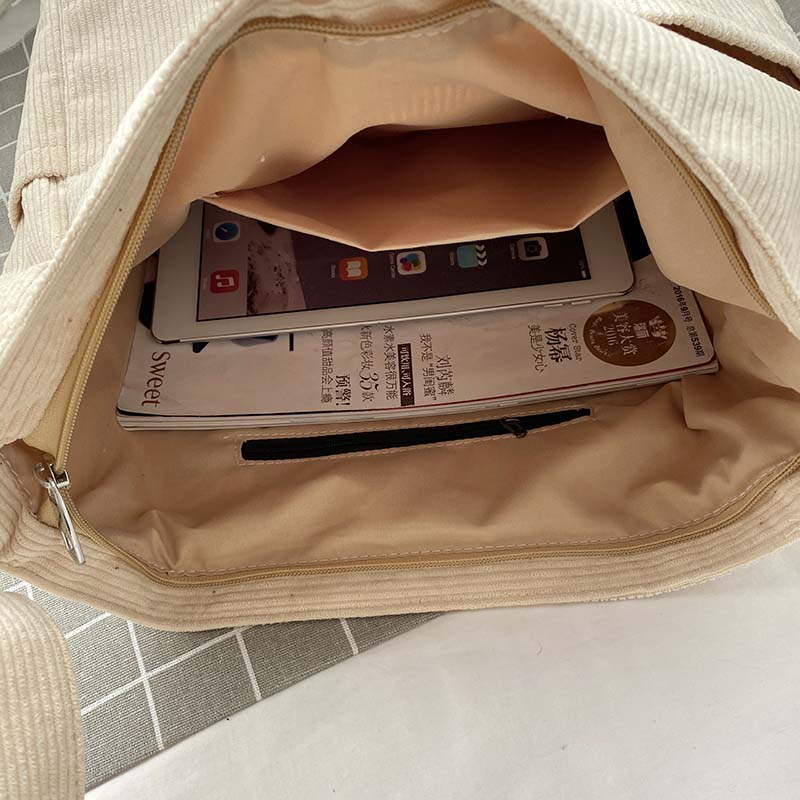 Borsa casual da donna in velluto a coste, accessorio moda confortevole e trendy.