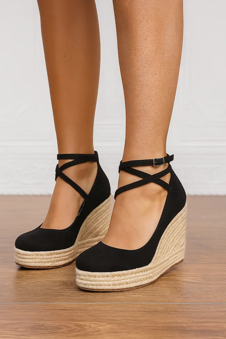 Sandali donna espadrillas con zeppa, cinturino regolabile beige. Calzature estive comode ed eleganti per la moda mare.