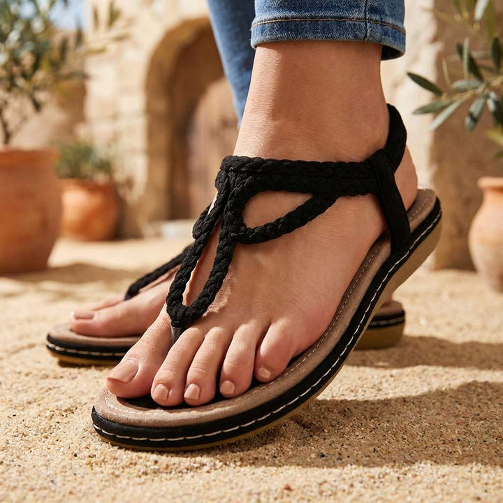 Sandali donna estivi punta aperta con nodo decorativo. Comodi e alla moda con suola imbottita per vacanze.