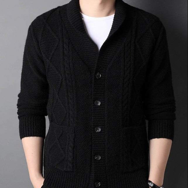 Cardigan uomo a maniche lunghe nero con ampio collo a revers. Perfetto per outfit casual ed eleganti autunno/inverno.