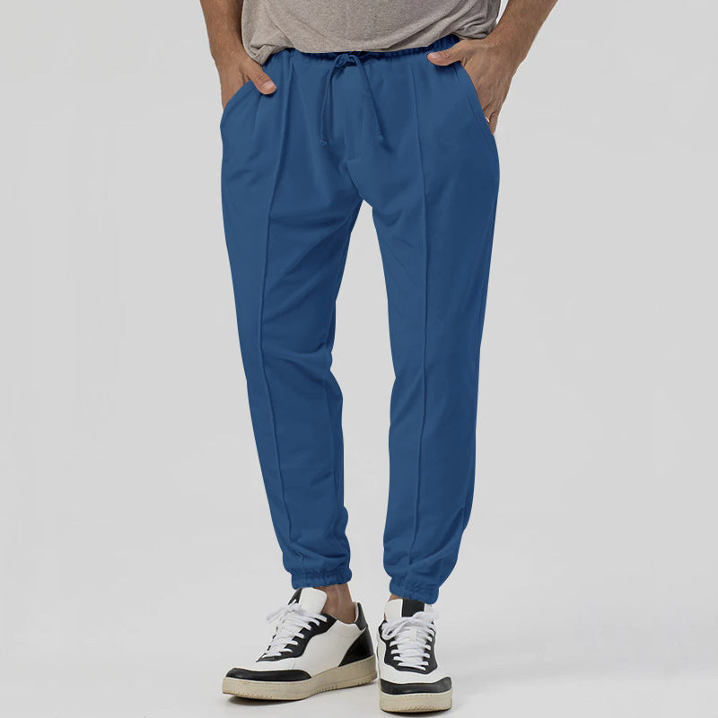 Pantaloni tuta uomo perfetti per relax, vestibilità ampia e gamba affusolata, stile casual e sportivo.