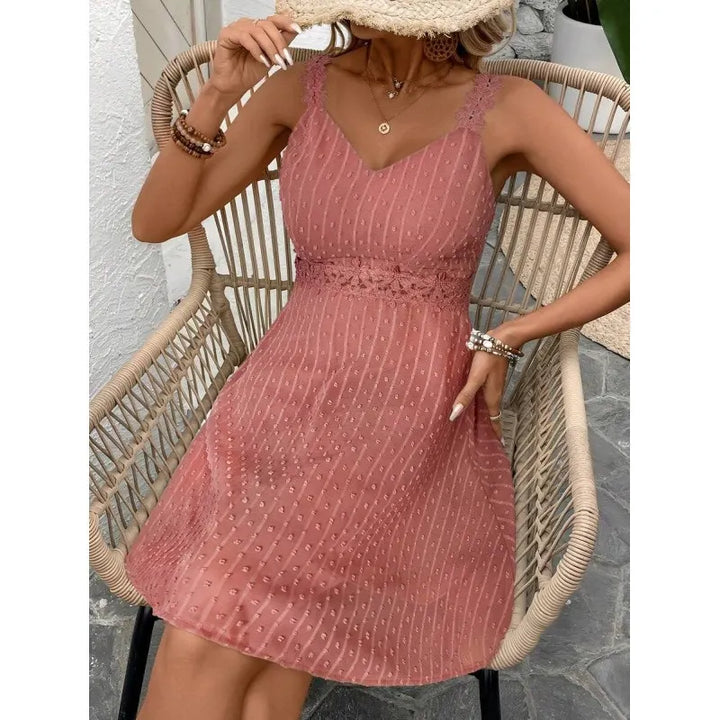 Abito donna elegante mini in plumetis, con spalline in pizzo e scollo a V. Perfetto per l'estate.