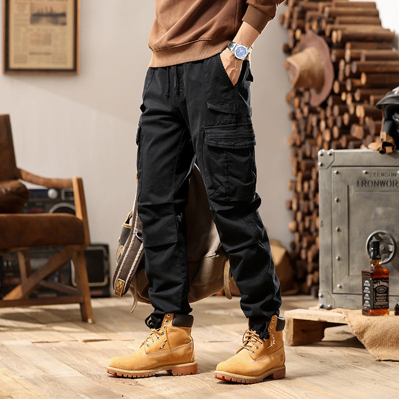 Pantaloni uomo a gamba dritta, ampi, per un comfort duraturo. Ideali per moda casual ed elegante abbigliamento maschile.