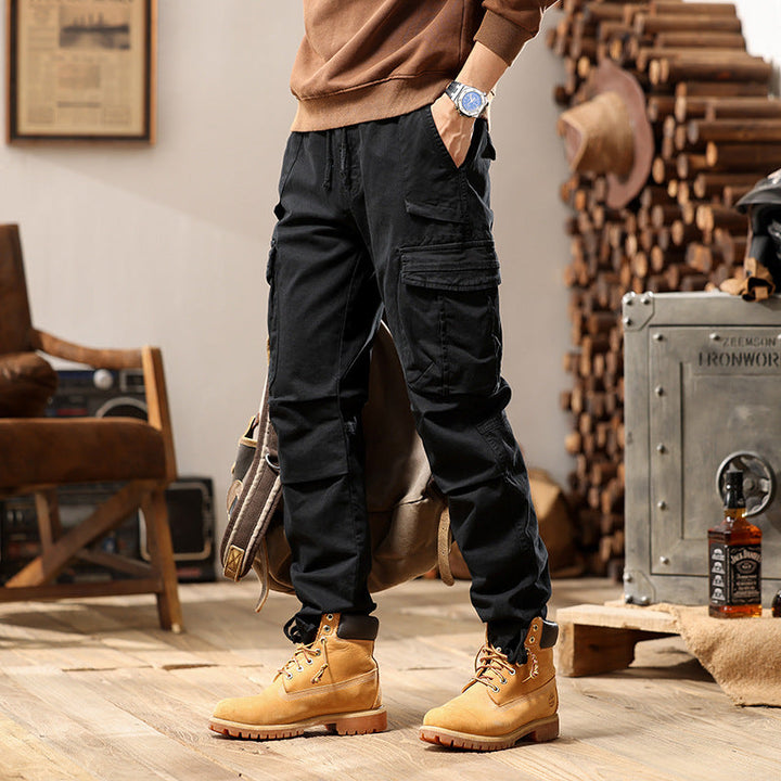Pantaloni uomo a gamba dritta, ampi, per un comfort duraturo. Ideali per moda casual ed elegante abbigliamento maschile.
