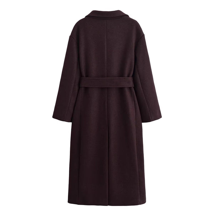 Cappotto lungo da donna per l'inverno, stile classico. Outerwear femminile raffinato con design doppiopetto.