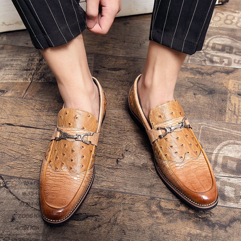 Mocassini uomo eleganti arancio intenso con dettaglio metallico, perfetti per business e smart-casual.