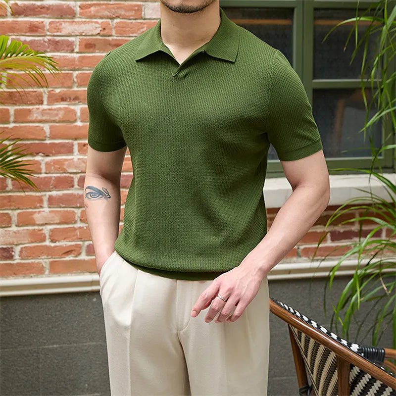 Moda uomo: camicia girocollo a maniche lunghe per un look business casual raffinato e confortevole.