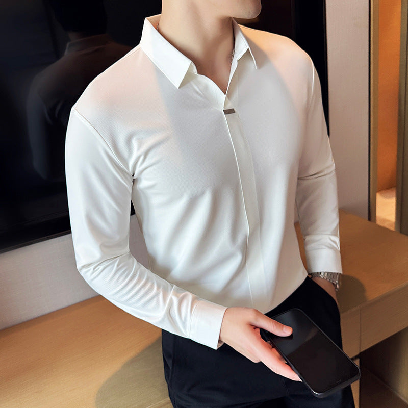 Camicia da uomo con collo a V e maniche lunghe, stile elegante e casual. Abbigliamento maschile moderno.