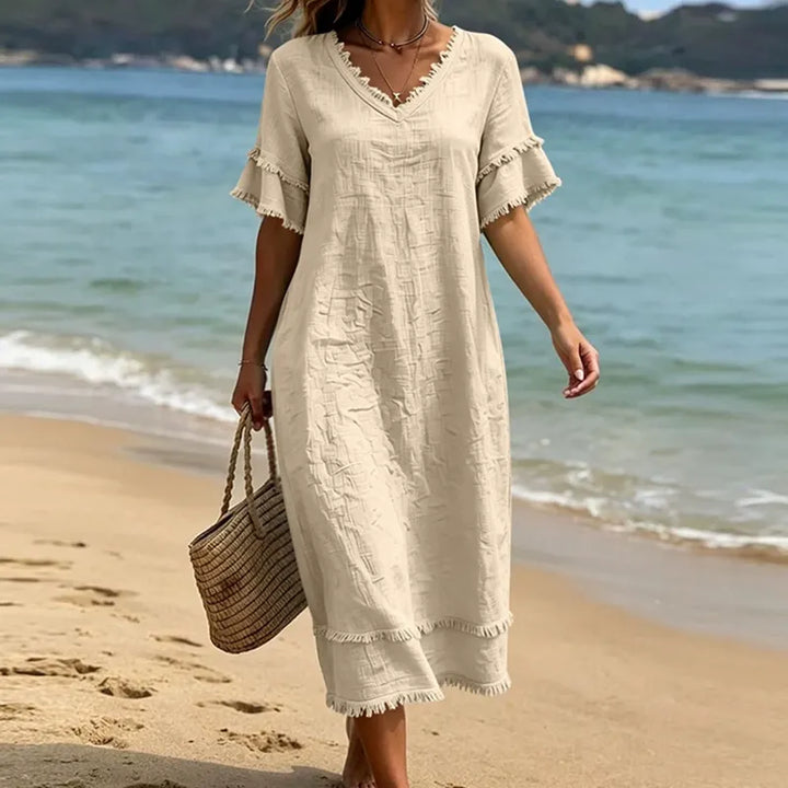 Abito da donna casual-chic bohémien, scollo a V profondo e dettaglio frange.