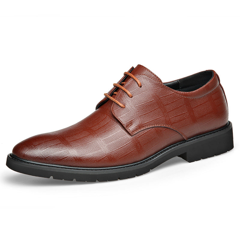 Dettaglio scarpa Oxford uomo marrone, cuciture precise e finitura di qualità, stile raffinato e duraturo.