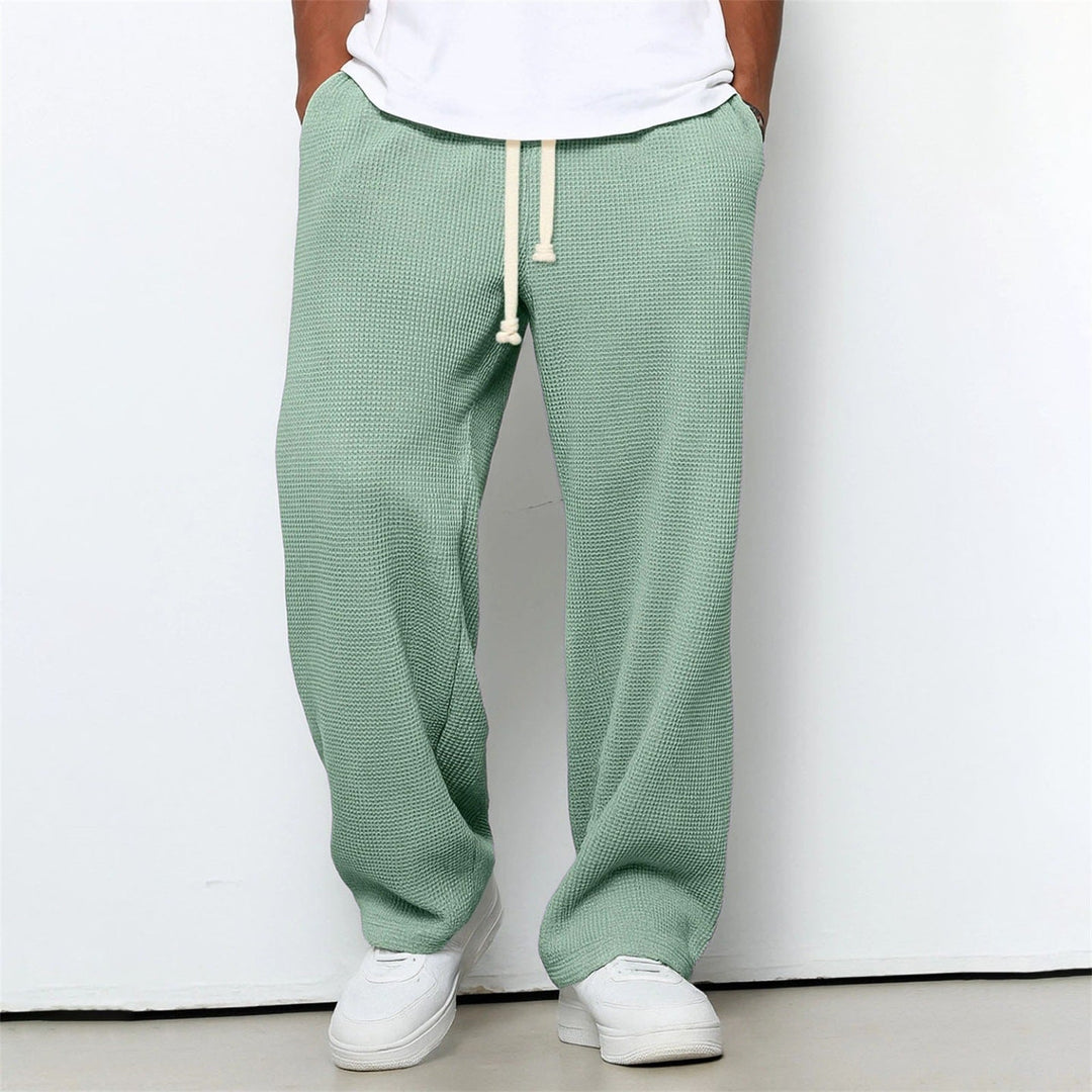Pantalone uomo athleisure, stile moderno, gamba dritta. Comodo per relax, sport e viaggio. Colori vari.