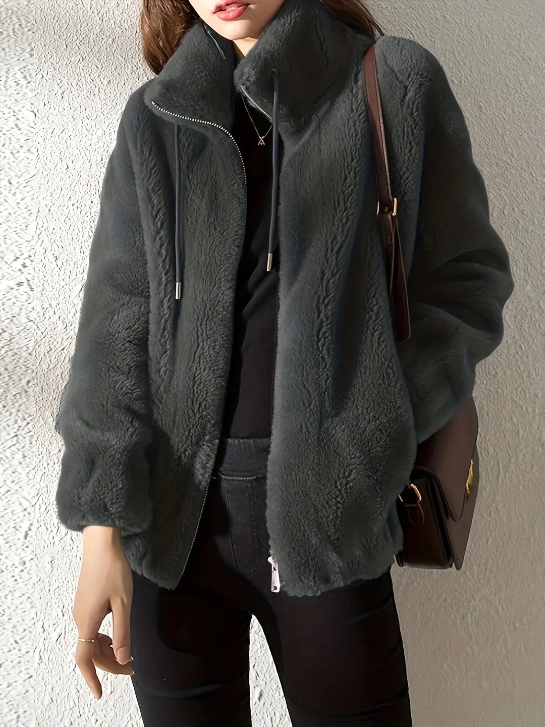 Capospalla donna in pile, morbido e caldo, ideale per massimo comfort e stile casual. Ottima per l'inverno.