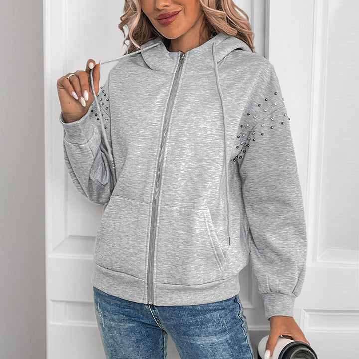 Felpa donna con cappuccio per stile casual, maniche lunghe e dettagli rivetti. Offre comfort quotidiano e moda.