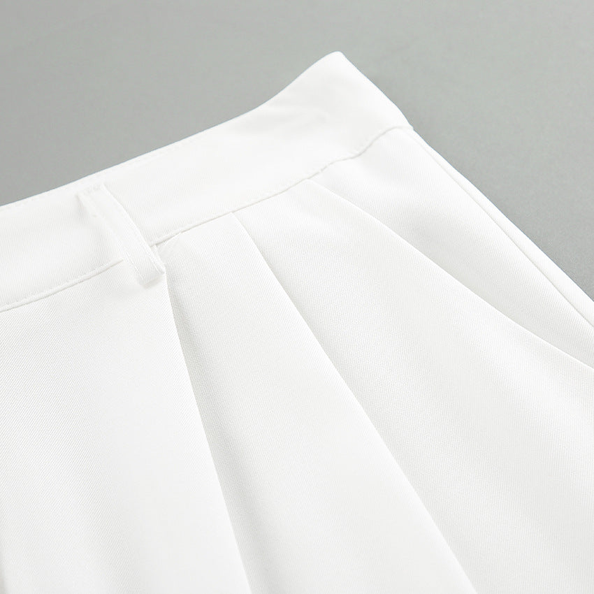 Design moderno: pantaloni donna vita alta, gamba dritta ampia. Ideali per look ufficio o tempo libero.