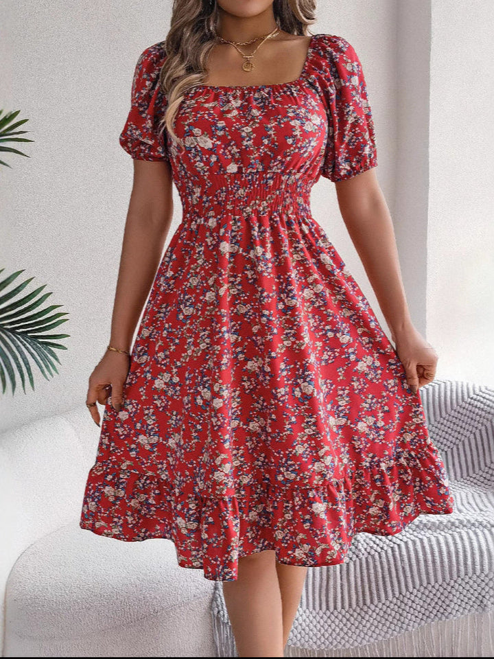 Abito casual midi da donna, con motivo floreale vivace e spalle scoperte, fresco e comodo per l'estate.