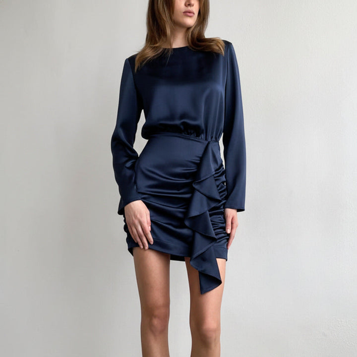 Abito da sera donna chic a maniche lunghe e lunghezza midi, vestito aderente per un outfit sofisticato stile francese.